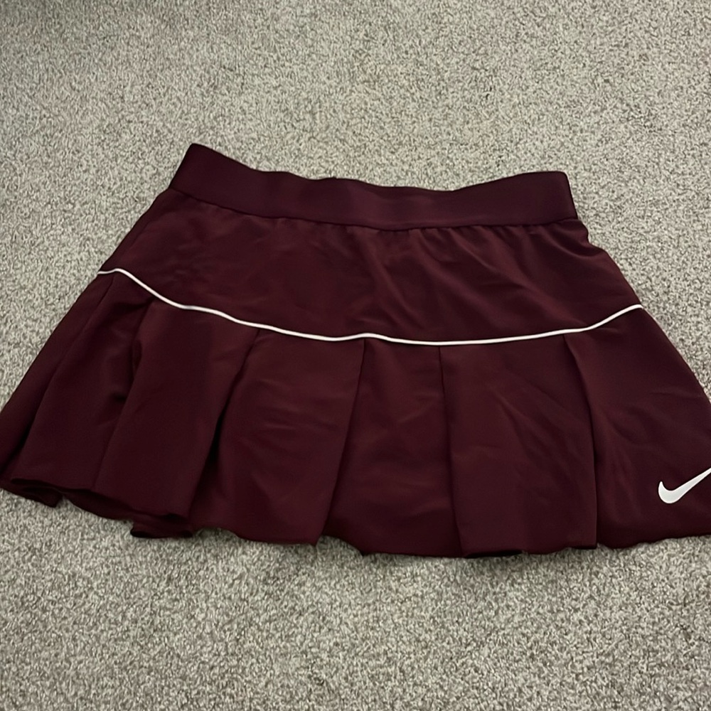 maroon tennis/golf Nike skirt (lined)